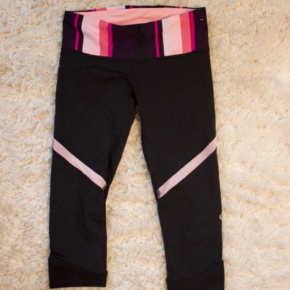 Lululemon Crops Black with Striped Cinch Waistband Size 4